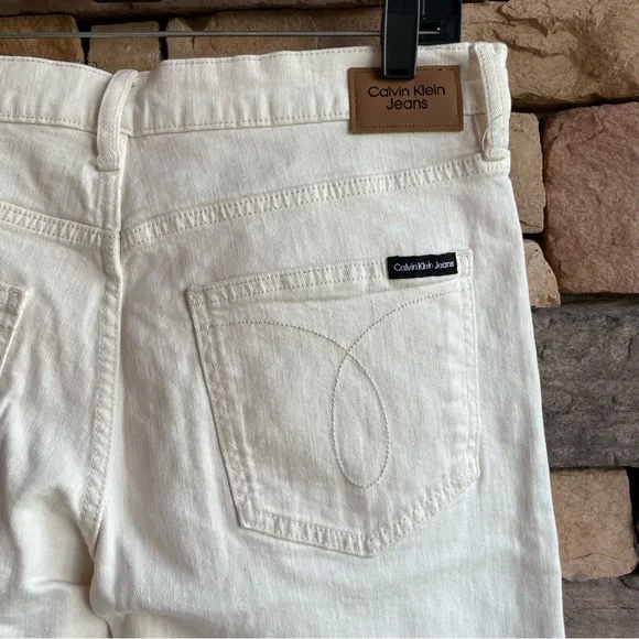 Calvin Klein Jeans High Rise 90’s Fit Ivory Denim Jeans NWT Women 29, 30 - Picture 7 of 16